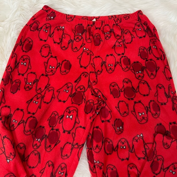 Hue penguin pajamas, long sleeve top and flannel bottom. Size small - Picture 4 of 11